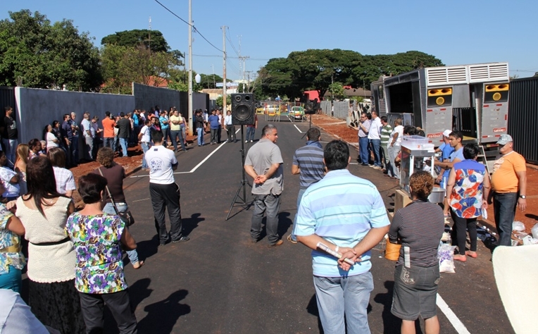 Administração inaugura asfalto da Belo Horizonte